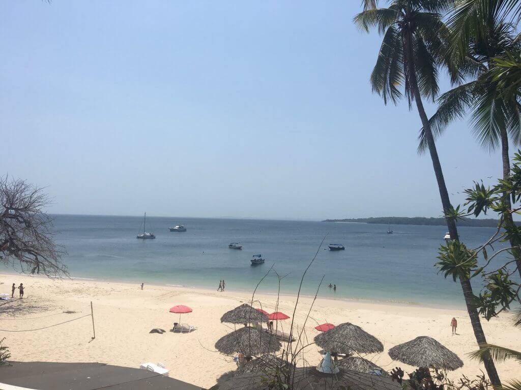 playa cacique contadora island