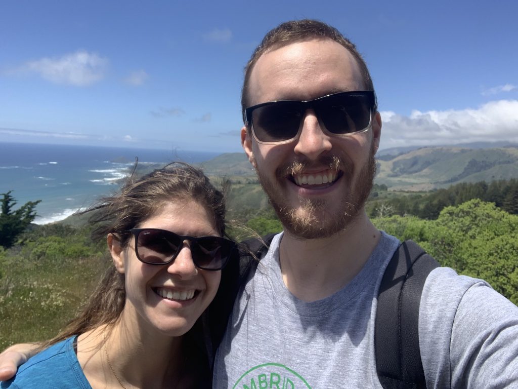 hiking couple outdoores